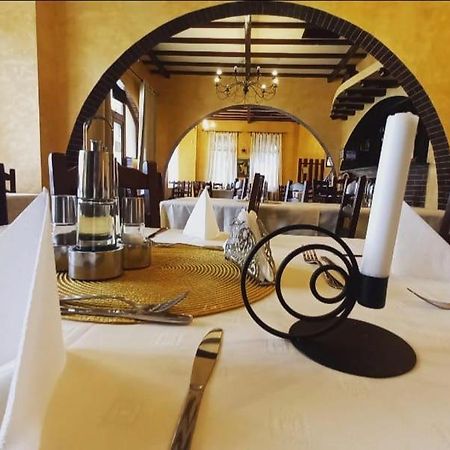 Restaurant Casa Miorita Hotell Buşteni Eksteriør bilde
