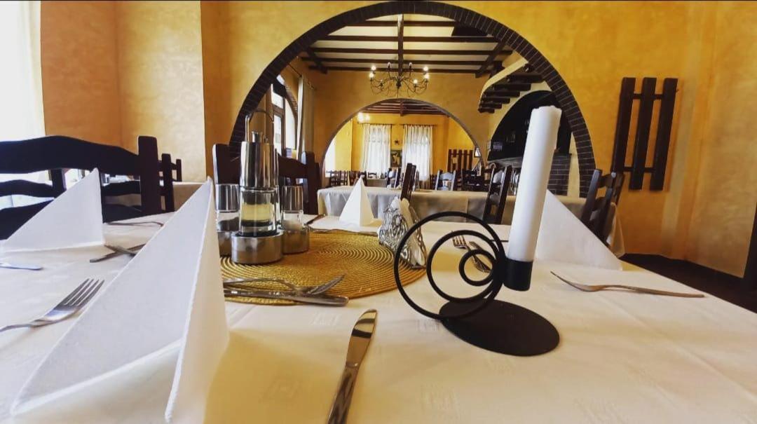 Restaurant Casa Miorita Hotell Buşteni Eksteriør bilde