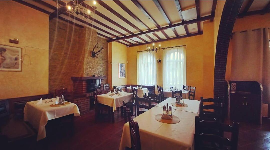 Restaurant Casa Miorita Hotell Buşteni Eksteriør bilde