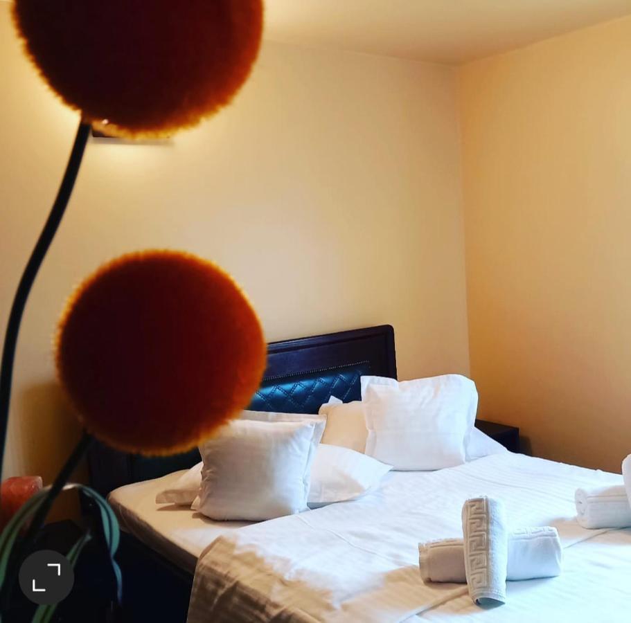 Restaurant Casa Miorita Hotell Buşteni Eksteriør bilde